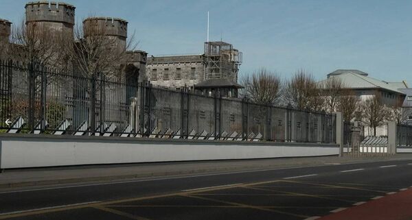 In 1974 nineteen IRA prisoners escaped from Portlaoise Prison disguised as prison officers. The outbreak happened when prison officers were overpowered by a number of prisoners in the main cell block of the prison. In 1974 nineteen IRA prisoners escaped from Portlaoise Prison disguised as prison officers. The outbreak happened when prison officers were overpowered by a number of prisoners in the main cell block of the prison.